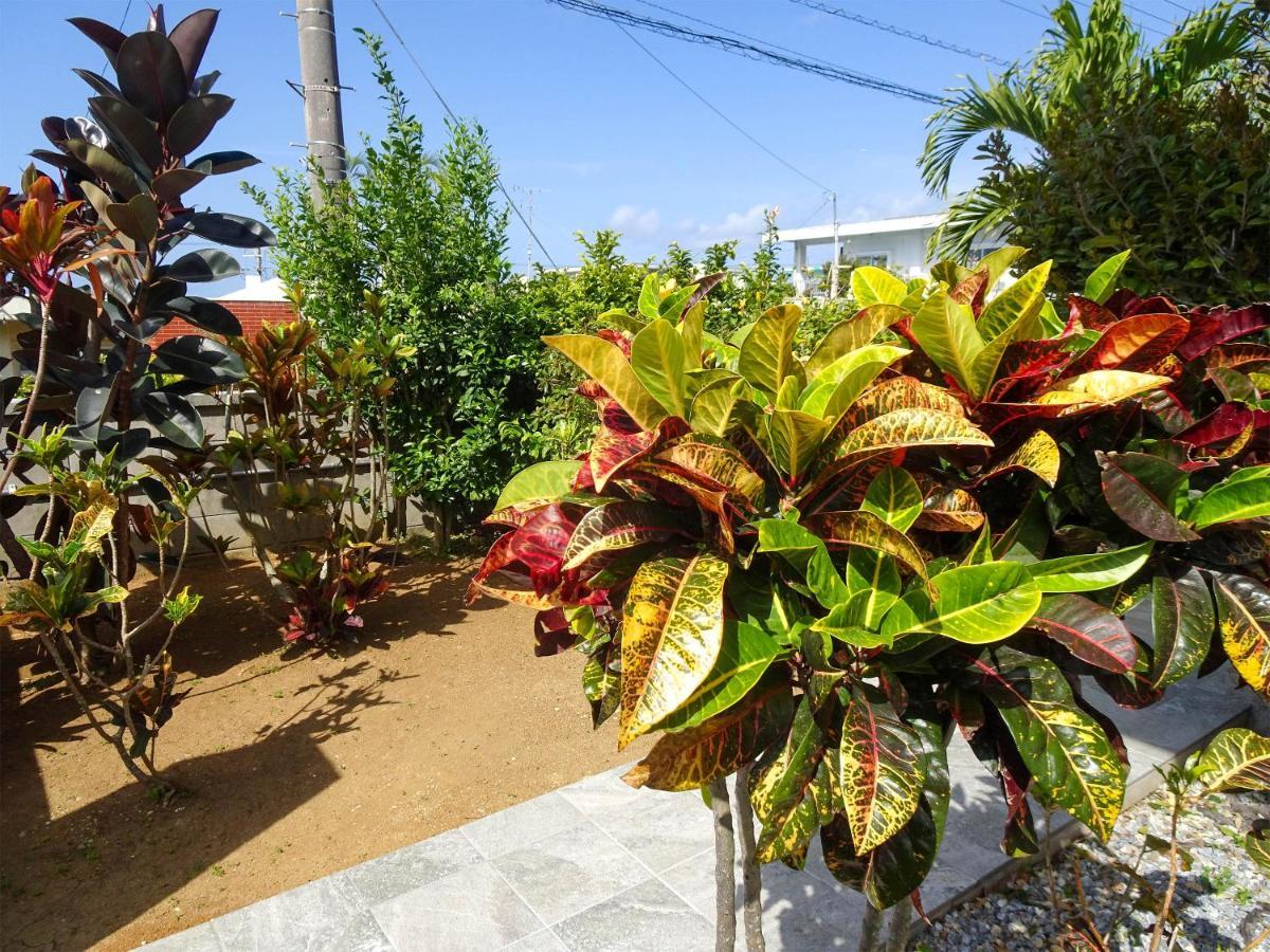 Minshuku Itoman Bettei Goyukkuri Hotel ภายนอก รูปภาพ