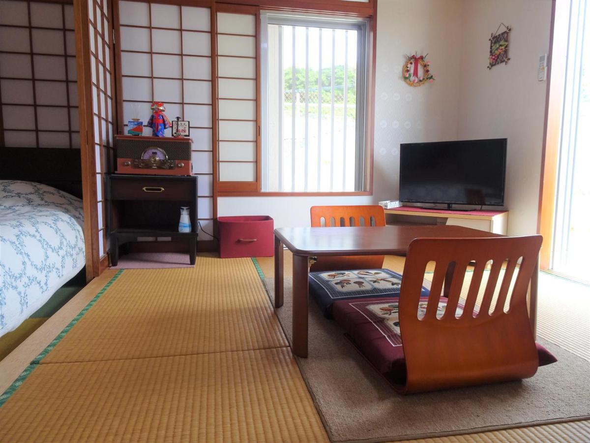 Minshuku Itoman Bettei Goyukkuri Hotel ภายนอก รูปภาพ